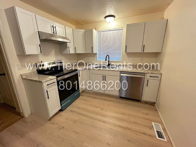 Building Photo - Move-in special: $500 off First months rent