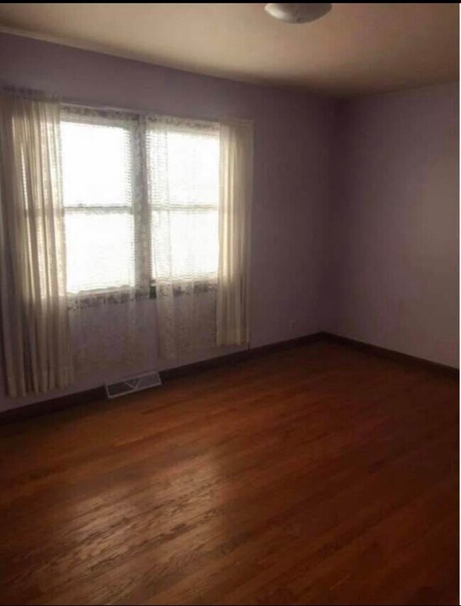 Building Photo - 56 Mound St