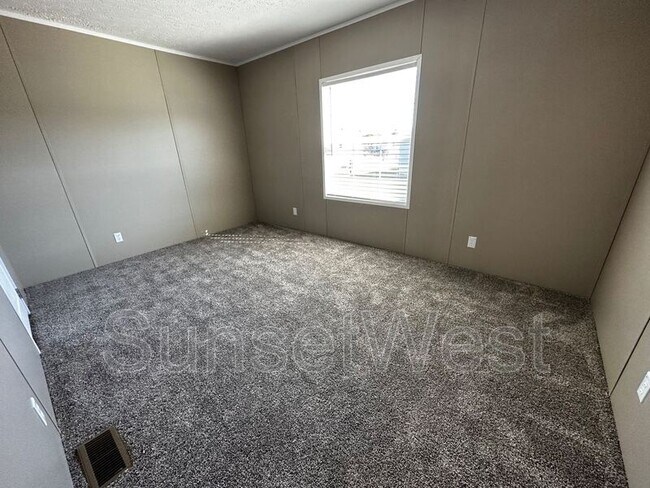 Building Photo - 205 W Tower Ln