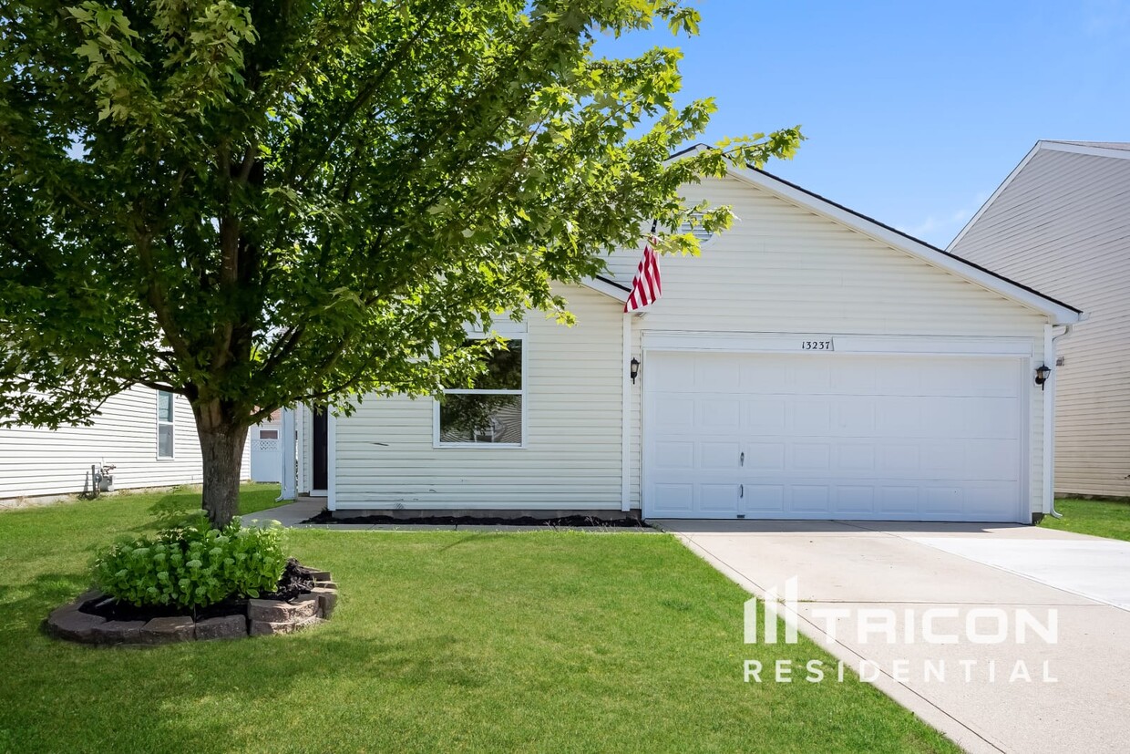 Primary Photo - 13237 N Etna Green Drive Camby IN
