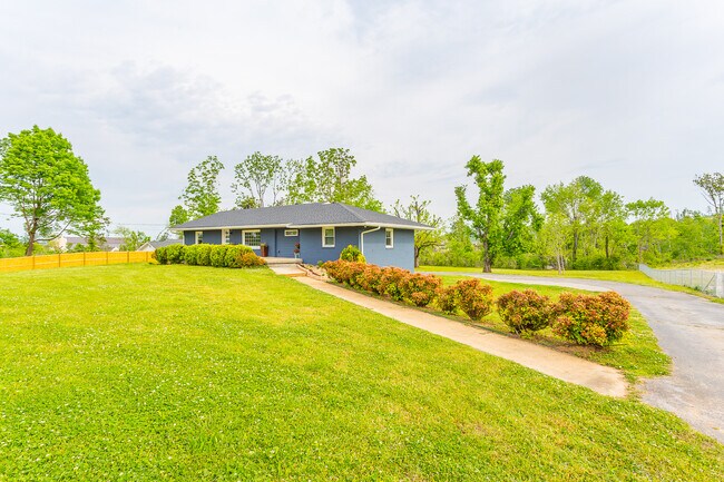 Vista de la entrada - 8011 Shallowford Rd