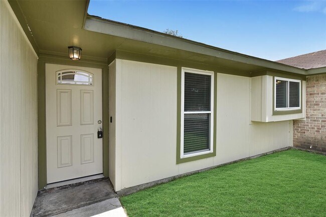 Foto del edificio - 2502 Ewell Dr