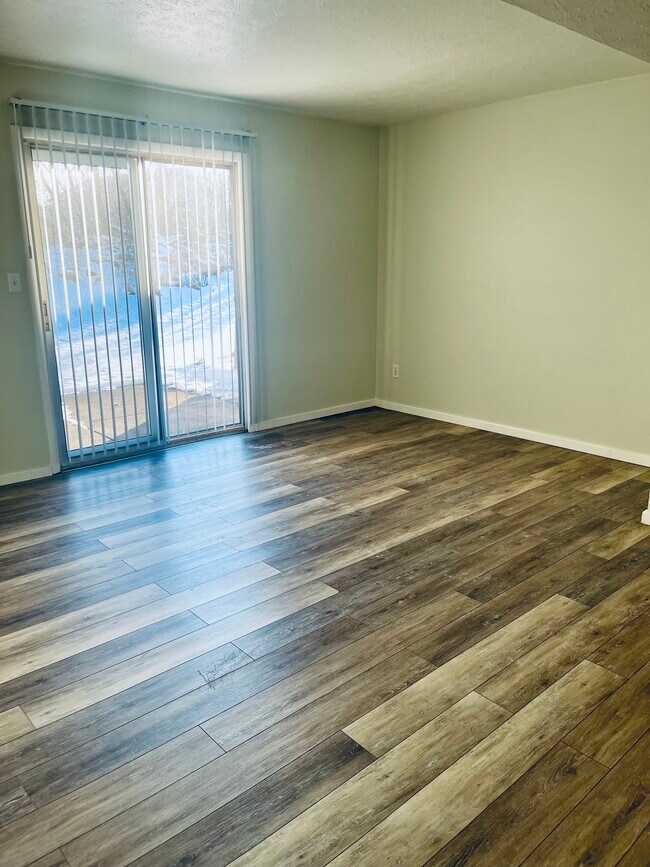 2 habitaciones, 1,5 baños, sala de estar - Brookpoint Apartments