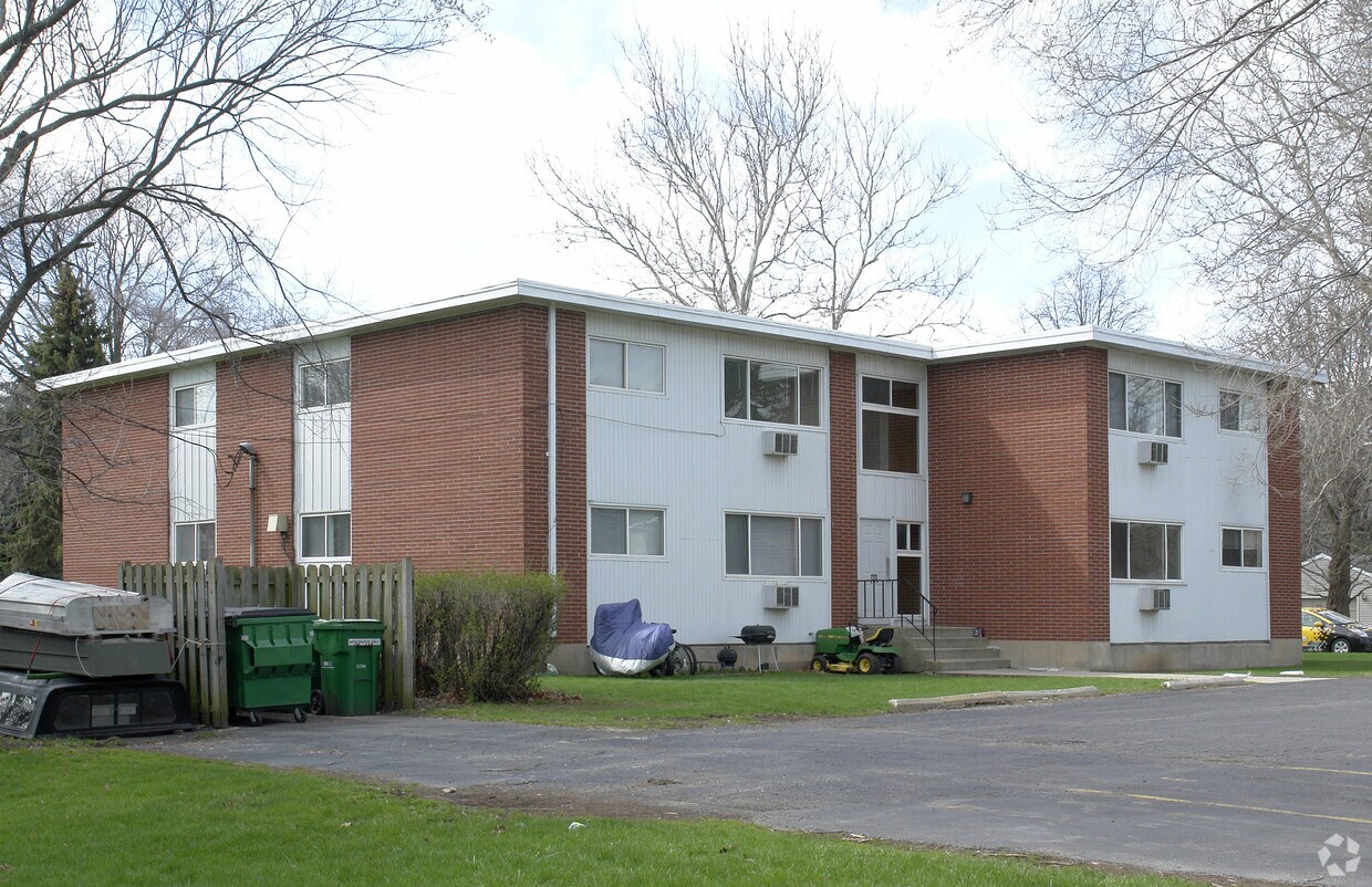 205 W Terra Cotta Ave, Crystal Lake, IL 60014 Apartments in Crystal