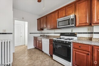 Building Photo - 463 Pavonia Ave