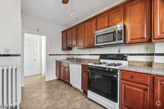 Building Photo - 463 Pavonia Ave