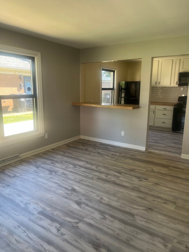Building Photo - 5021 Forest Park Pl