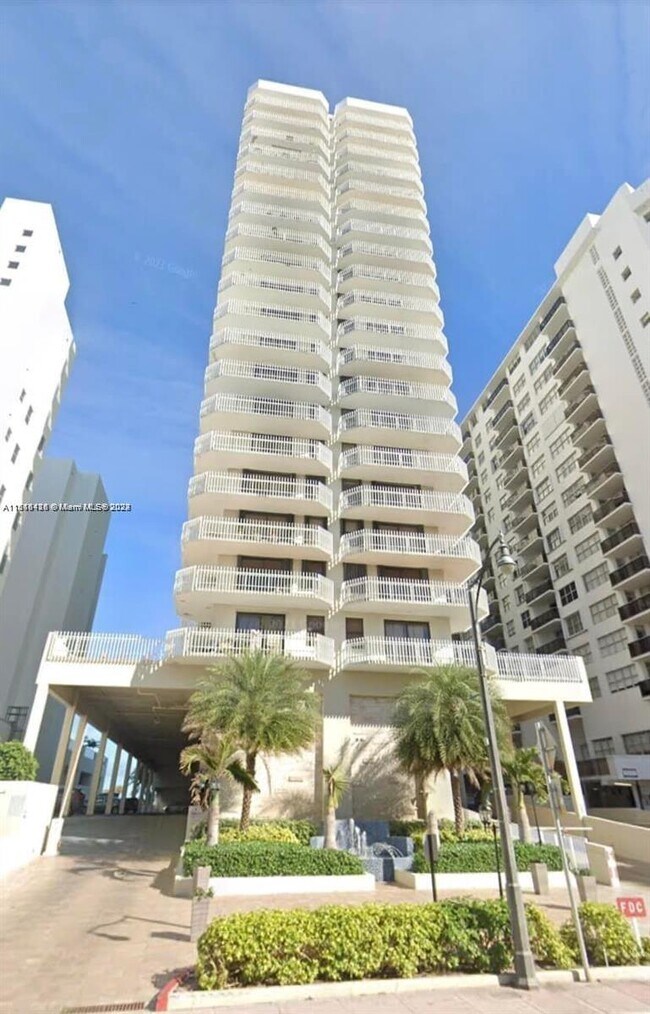 Building Photo - 6061 Collins Ave