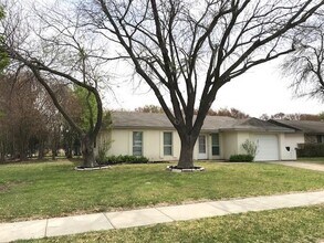 Building Photo - 1601 Meridian Way