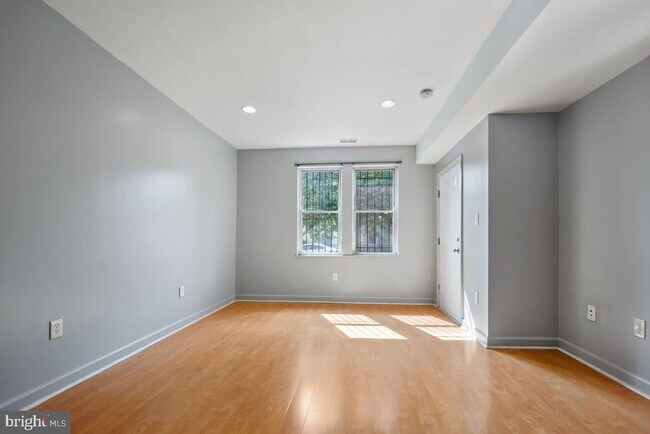 Foto del edificio - 1716 West Virginia Ave NE