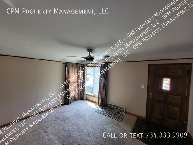 Building Photo - Southgate home for You!