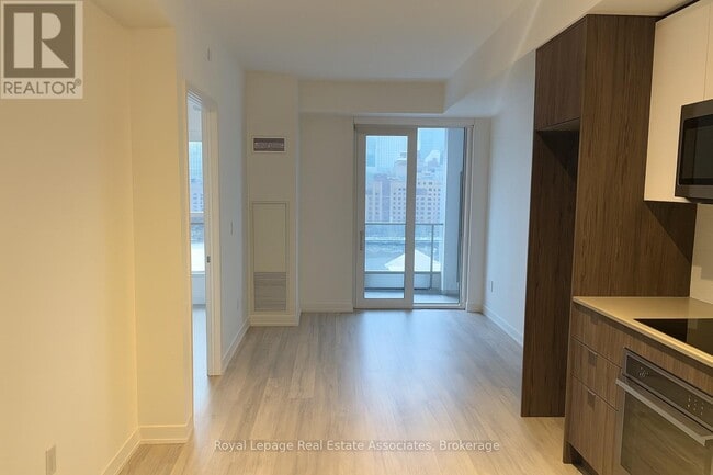 Photo du bâtiment - 121 Lower Sherbourne St