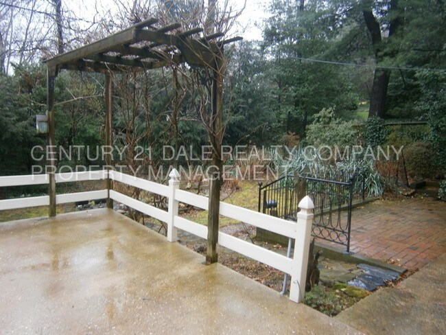 Building Photo - 416 Rathton Rd