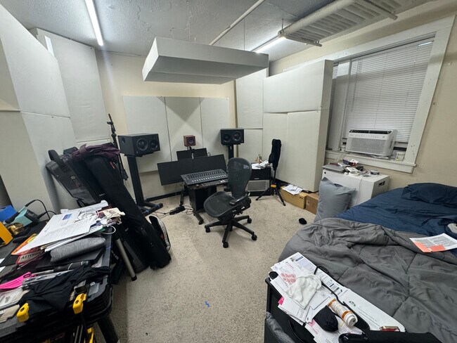 Building Photo - 19 Peterborough St