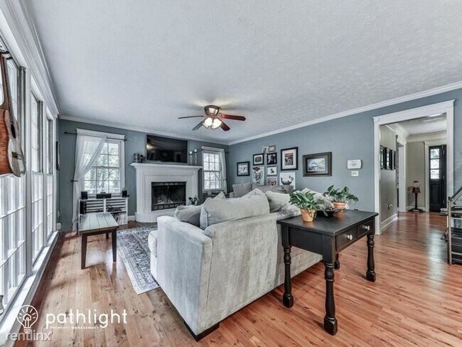 Foto del edificio - 5 br, 2 bath House - 812 Deep Lake Drive N...