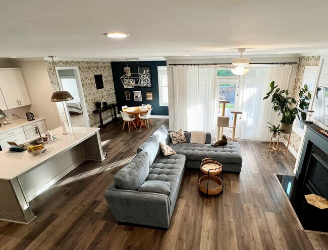 Building Photo - 3750 Spicetree Dr