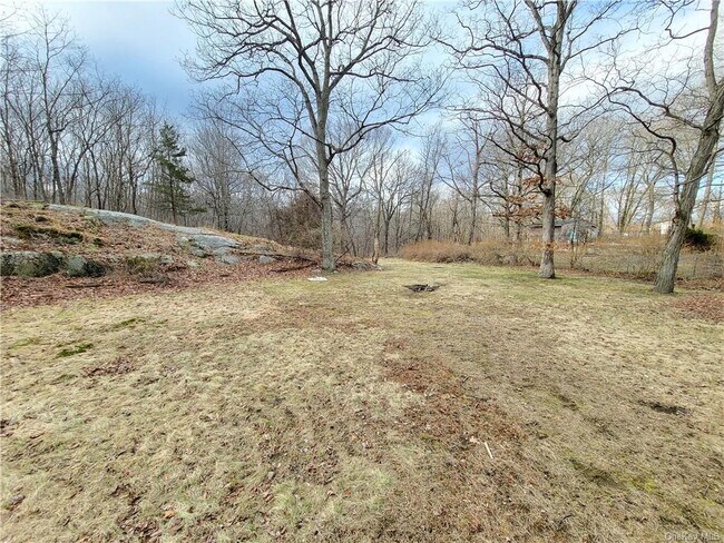 Foto del edificio - 43 Cedar Cliff Rd