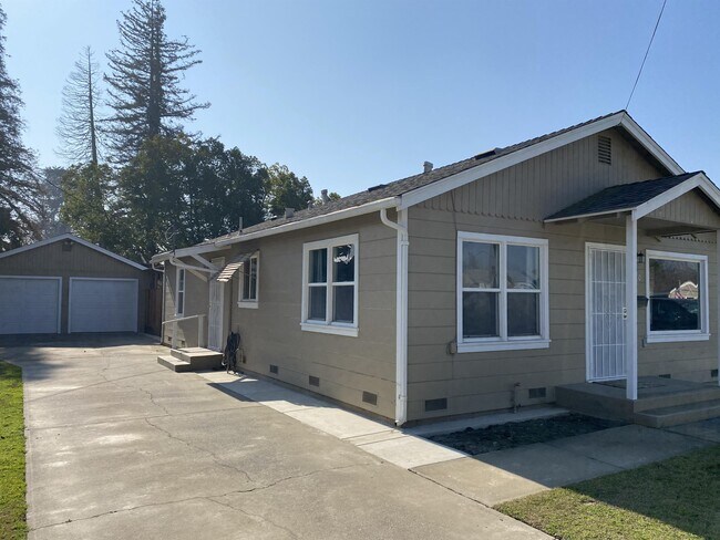 Building Photo - 720 Julian St