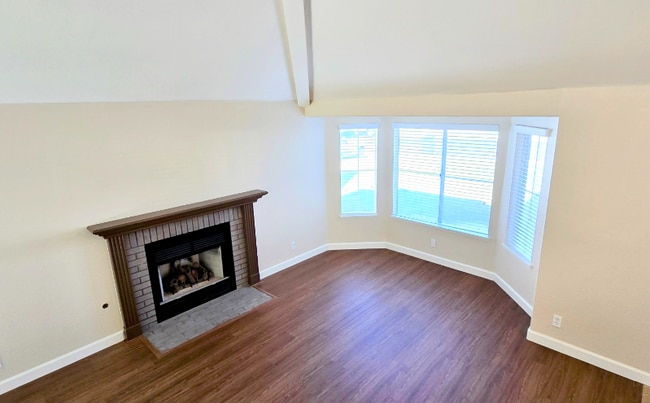 Foto del edificio - 23231 Joaquin Ridge Dr