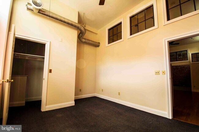 Foto del edificio - 345 W Chestnut St