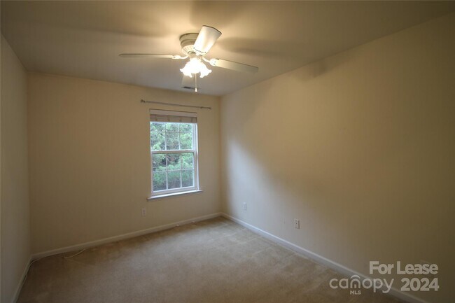 Building Photo - 1905 Travertine Ln