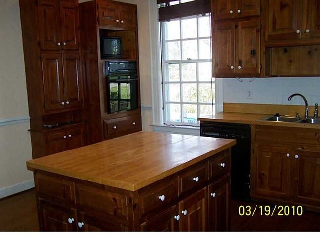 Building Photo - 3401 Middle Plantation Quay