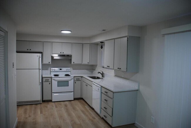 Foto del edificio - 1557 North Emerald Dr.