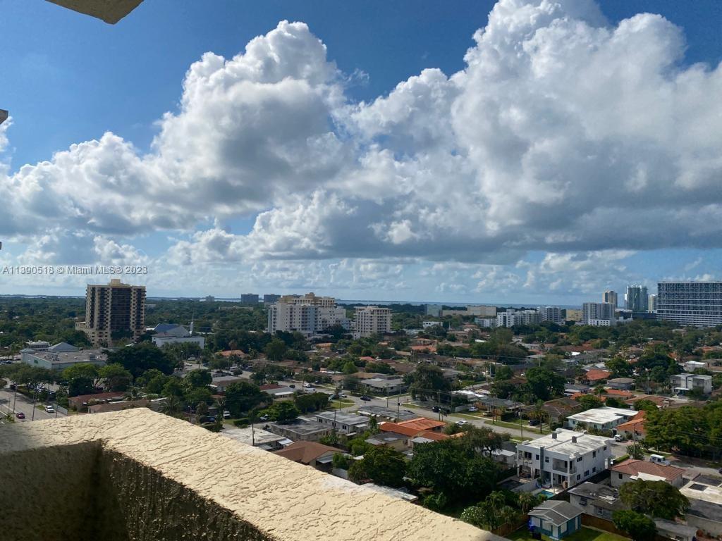 Foto principal - 3000 Coral Way