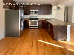 Building Photo - 6305 N Francisco Ave