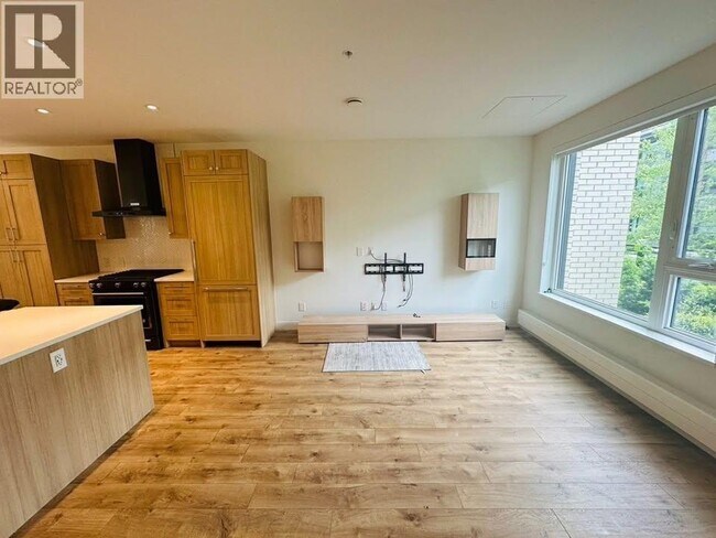 Photo du bâtiment - 525 E 2nd St