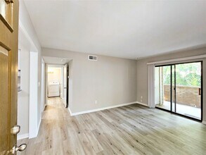 Building Photo - 3500 Tangle Brush Dr