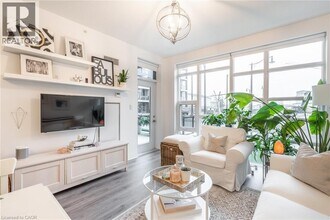 Building Photo - 10 Concord Pl