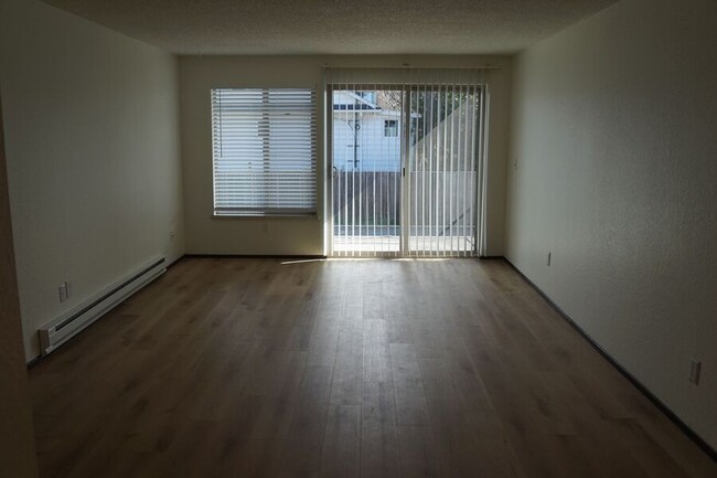 Foto del edificio - 1 Bed, 1-Bath Apartment in Fremont featuri...