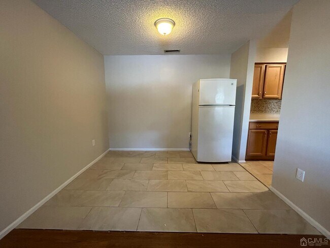 Building Photo - 614 Aspen Dr