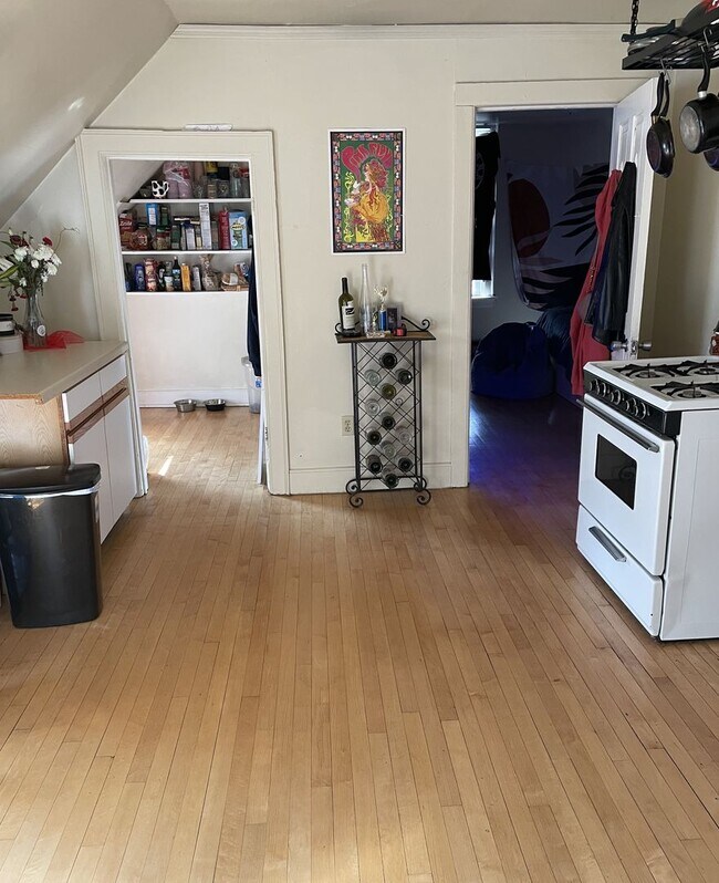 Foto del edificio - 3114 N Newhall St