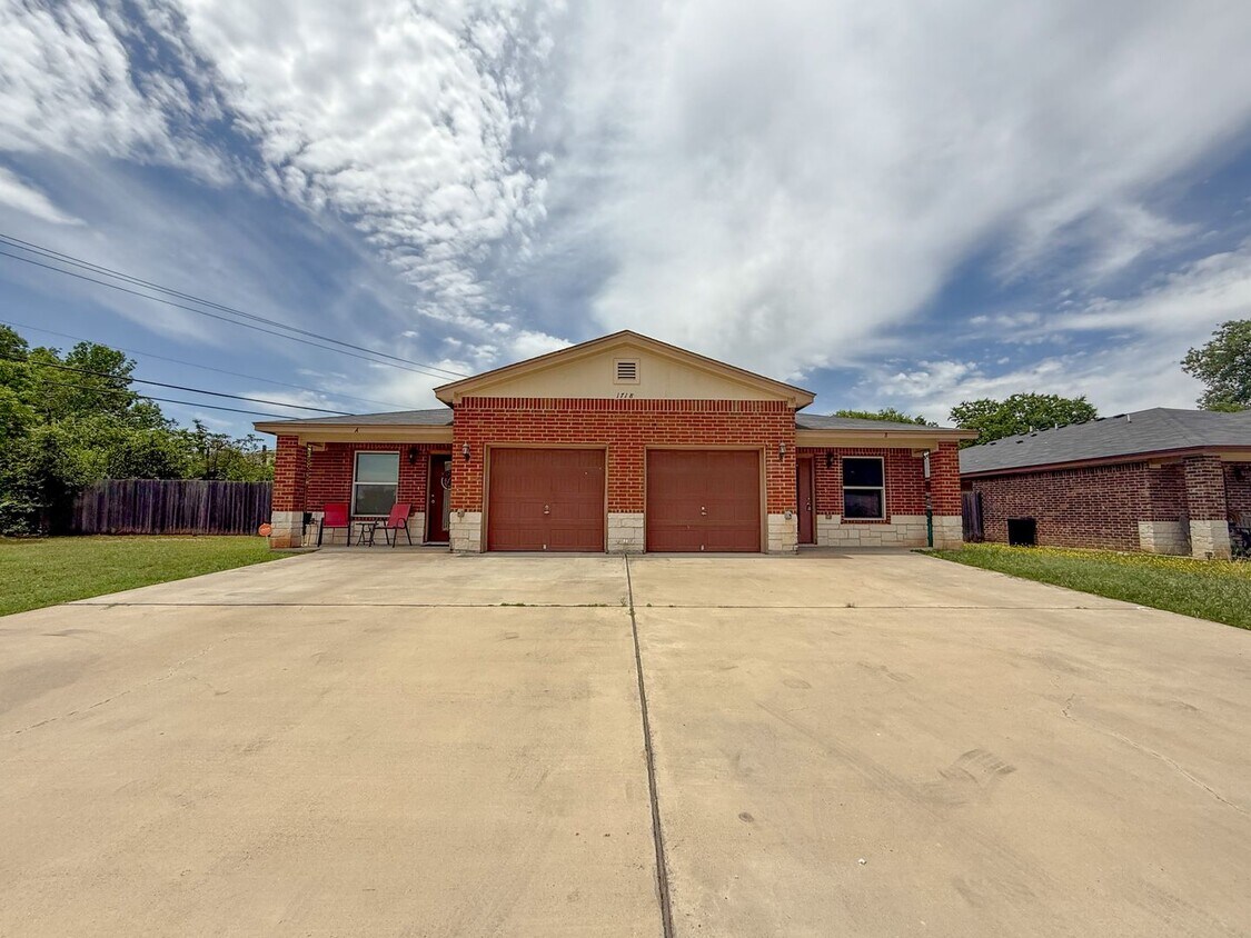 Primary Photo - 1718 Indian Trail