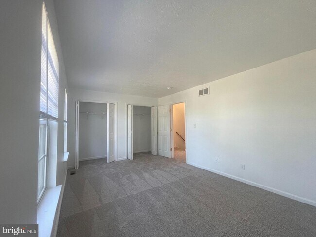 Building Photo - 405 Chatham Square