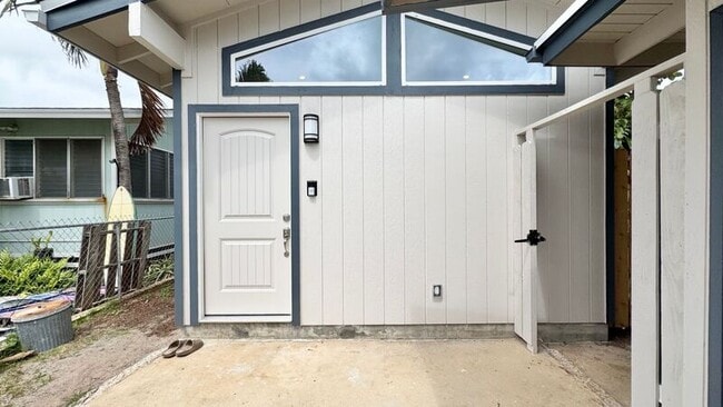 Building Photo - 421C Olomana St