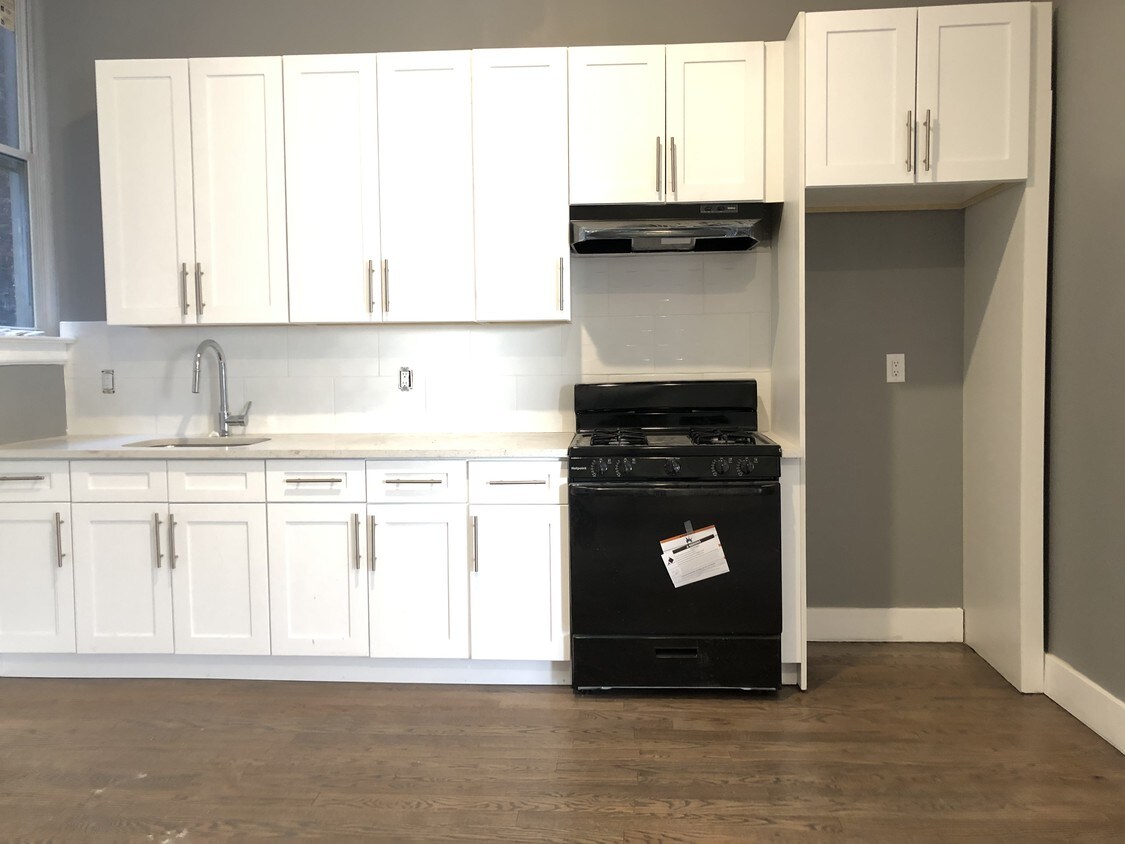Foto principal - 176 Mallory Ave