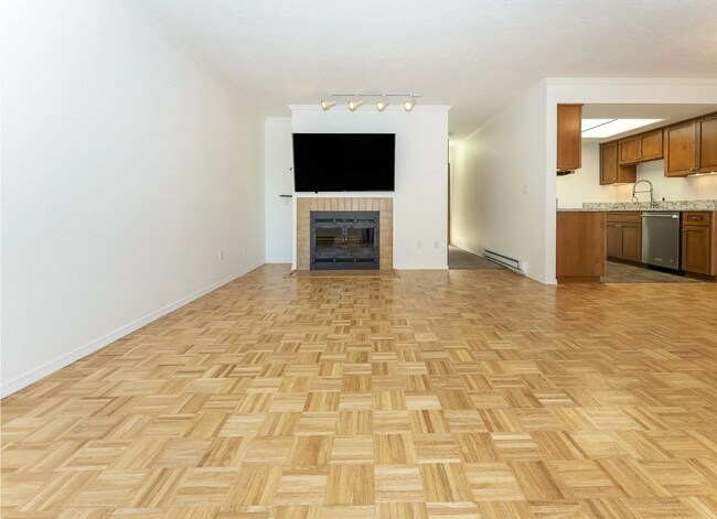 Building Photo - 2 bed, 2 bath rental condo in Lake Oswego ...