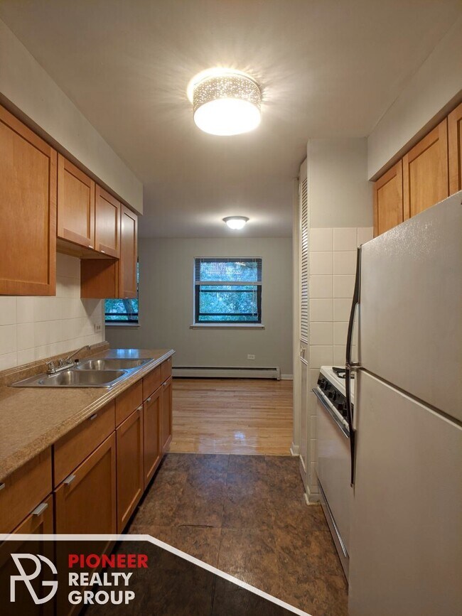 Foto del edificio - 510 W Briar Pl