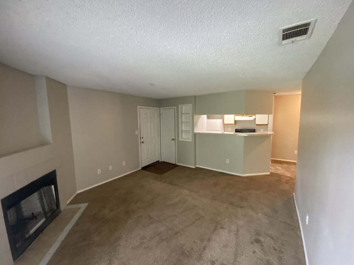 Foto principal - 1 bedroom 1 bath with Fireplace, and washe...