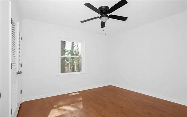 Foto del edificio - 2710 Fordham Dr