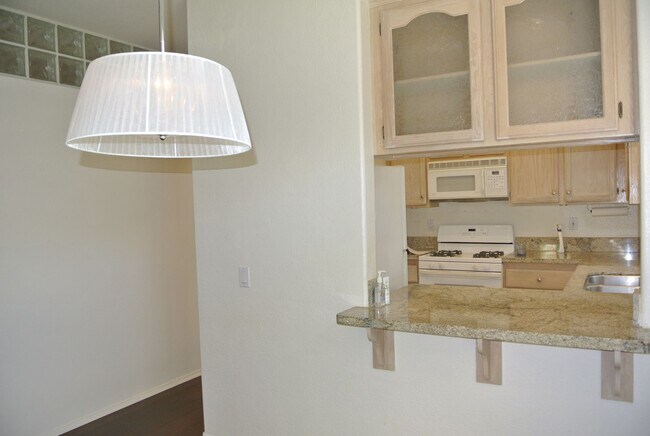 Building Photo - 2Bed/2Bath Condo in Gated Palmilla Del Oro...