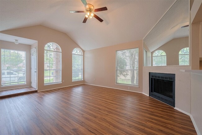 Foto del edificio - 15827 Beechnut St