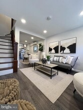 Building Photo - 324 S Castle St