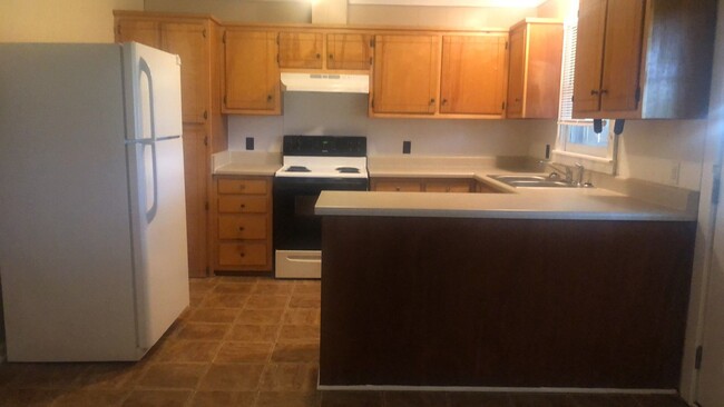 Building Photo - Two bedroom Duplex in the Blackman Area