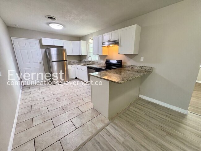 Building Photo - 3Bed / 2Bath Spacious Single Family Home with Modern Amenities / Available Soon!