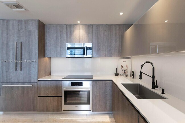 Foto del edificio - 88 SW 7th St