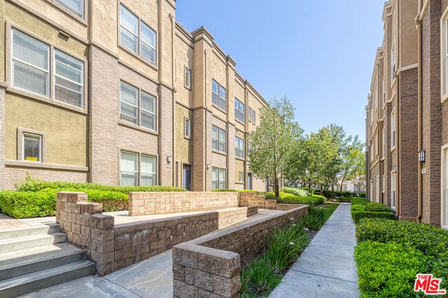 Building Photo - 1133 Jewett Dr